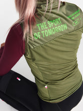 Load image into Gallery viewer, TSOT Mesh Gilet Olive Women Sample
