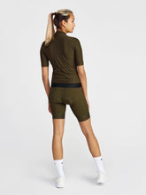 Load image into Gallery viewer, Everyone Jersey Olive Women Sample
