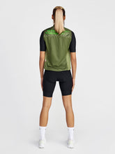 Load image into Gallery viewer, TSOT Mesh Gilet Olive Women Sample

